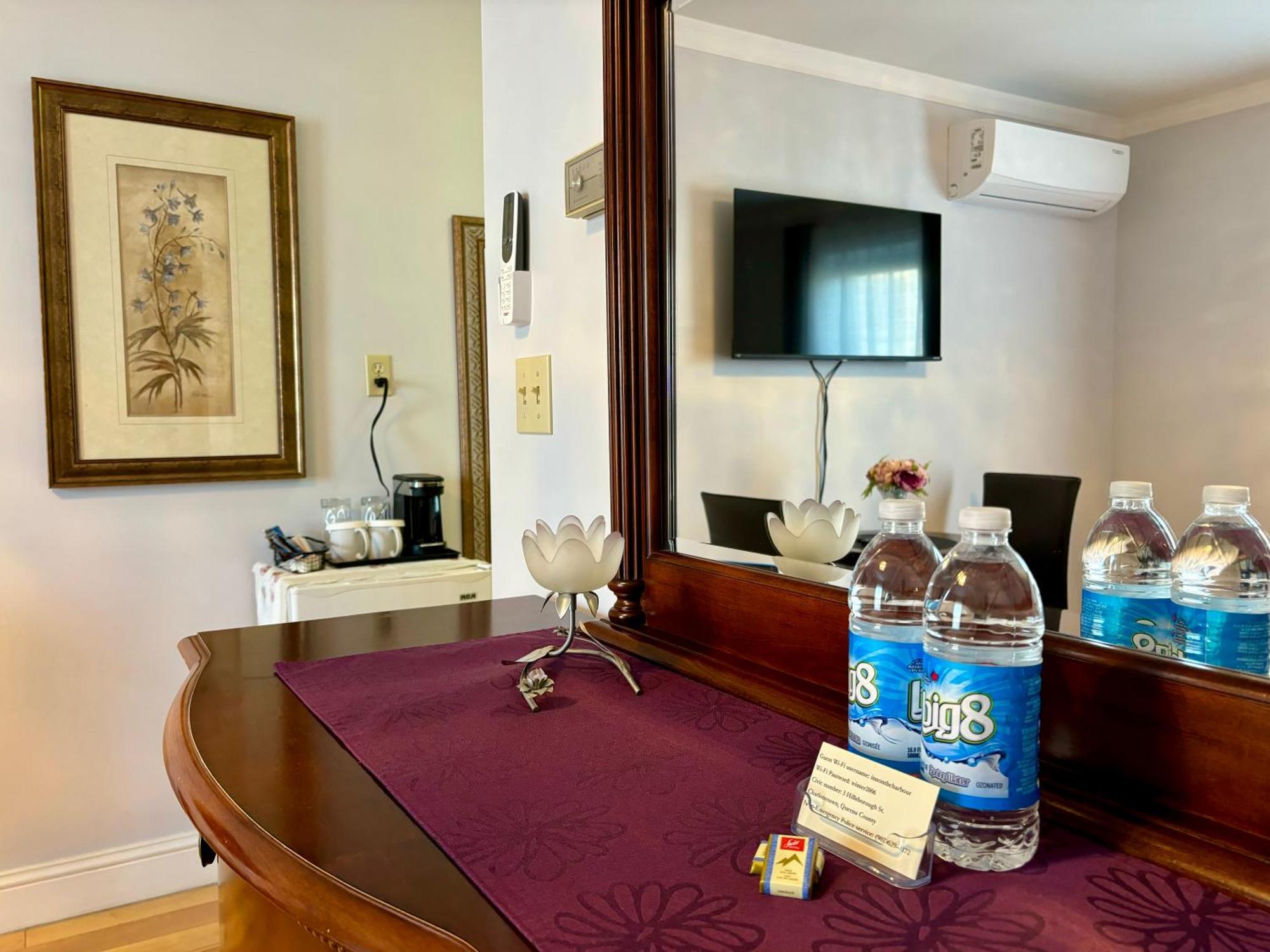Inn On The Harbour Шарлъттаун Екстериор снимка
